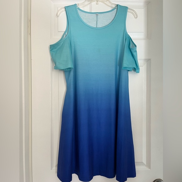 Off-shoulder Pretty Dress - Picture 2 of 5